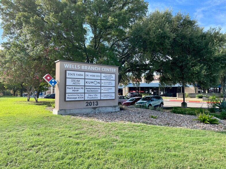 2013 Wells Branch Pky, Austin, TX à louer - Photo du bâtiment - Image 2 de 3