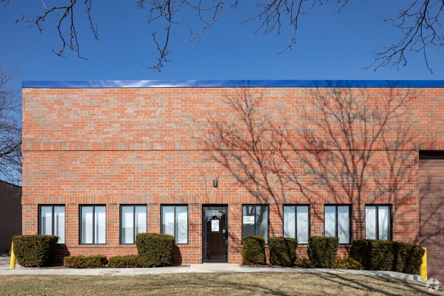 490 Windy Point Dr, Glendale Heights, IL à louer - Photo du bâtiment - Image 3 de 5
