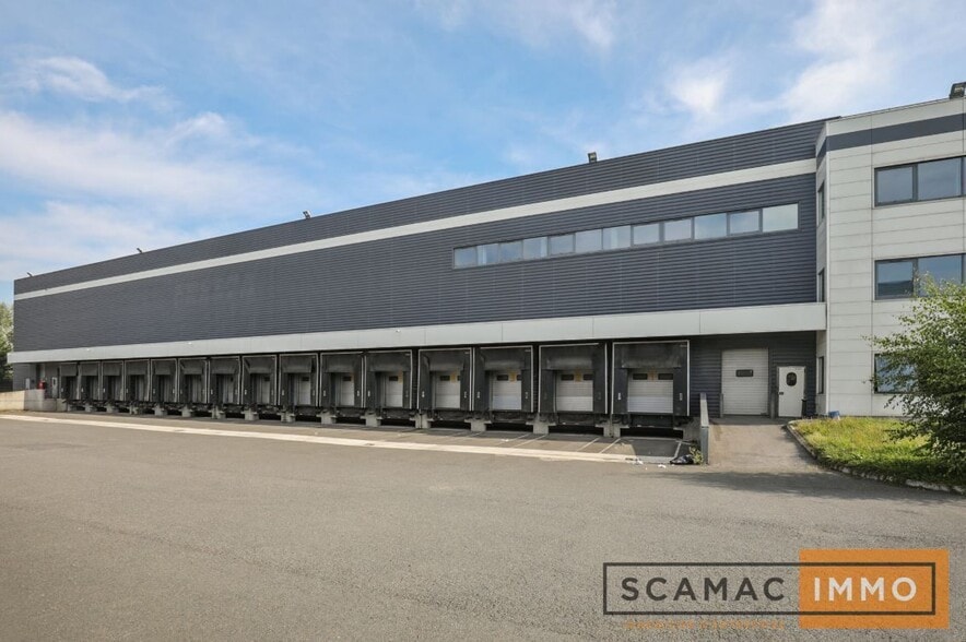 Industrial in Chilly-Mazarin for lease - Building Photo - Image 2 of 9