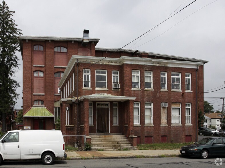 305 Nash Rd, New Bedford, MA à louer - Photo du bâtiment - Image 2 de 4