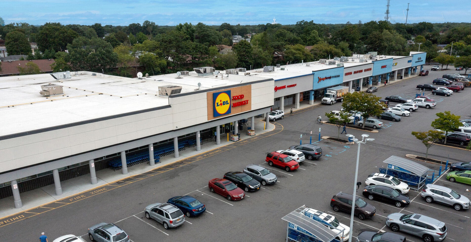 725-761 Sunrise Hwy, West Babylon, NY for lease Building Photo- Image 1 of 3