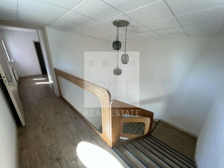 Bureau dans Charbonnières-les-Bains à louer - Photo du bâtiment - Image 3 de 12