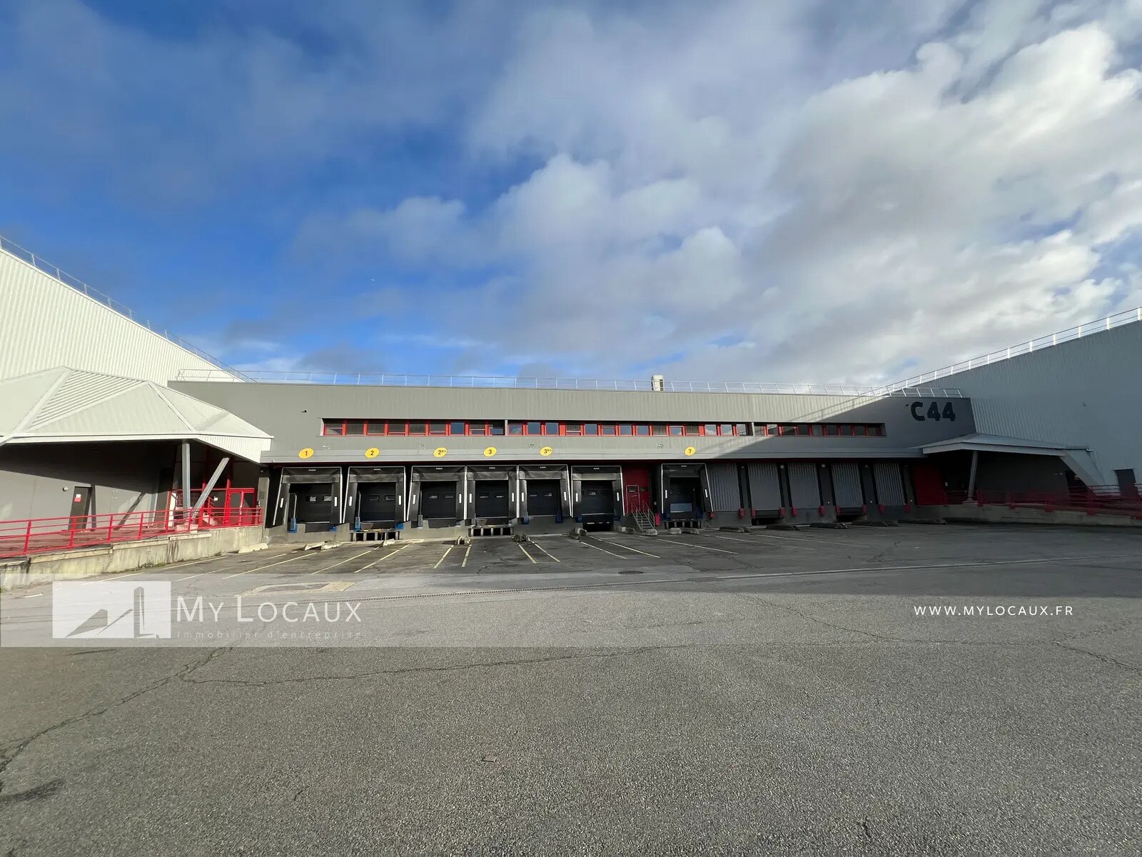 Route Du Mole 2 Et 3, Gennevilliers for lease Building Photo- Image 1 of 10