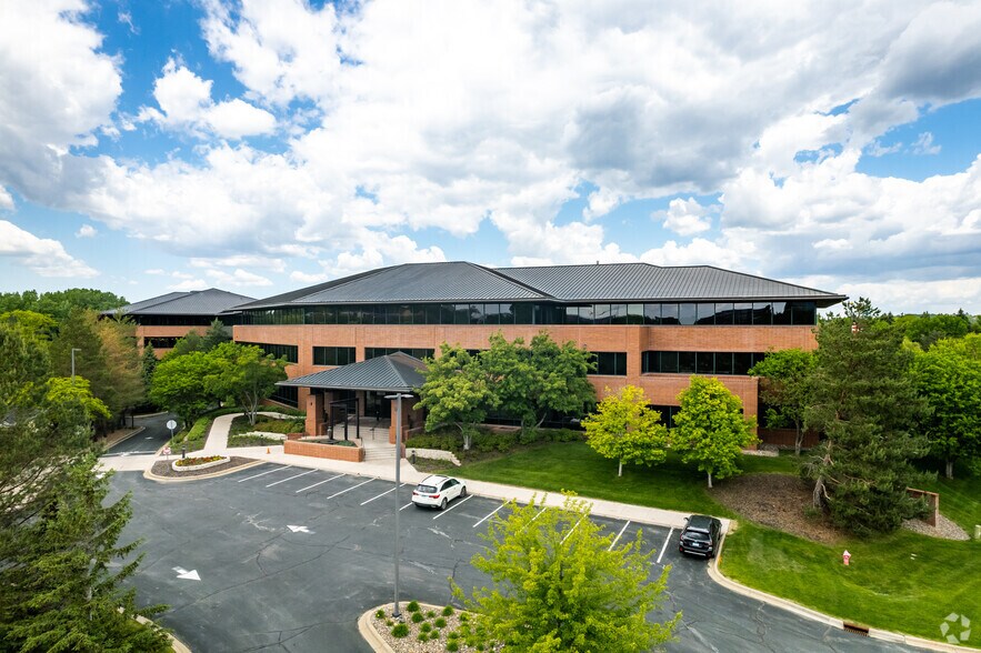 10350 W Bren Rd, Minnetonka, MN à louer - Photo du bâtiment - Image 1 de 7