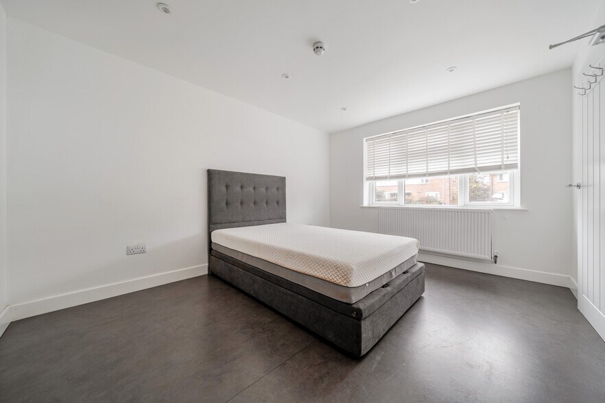 81-83 Colman Way, Redhill à vendre - Photo intérieure - Image 2 de 5