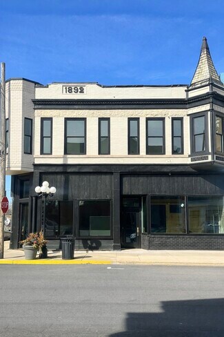 More details for 202 E Center St, Le Roy, IL - Retail for Lease