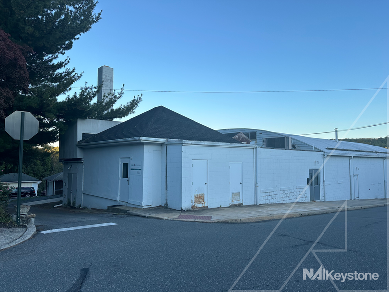 111 Chestnut St, Mohnton, PA for sale - Building Photo - Image 1 of 19