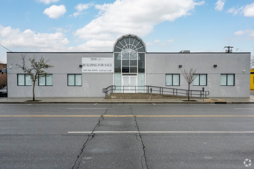40 E Merrick Rd, Valley Stream, NY for lease - Building Photo - Image 2 of 17