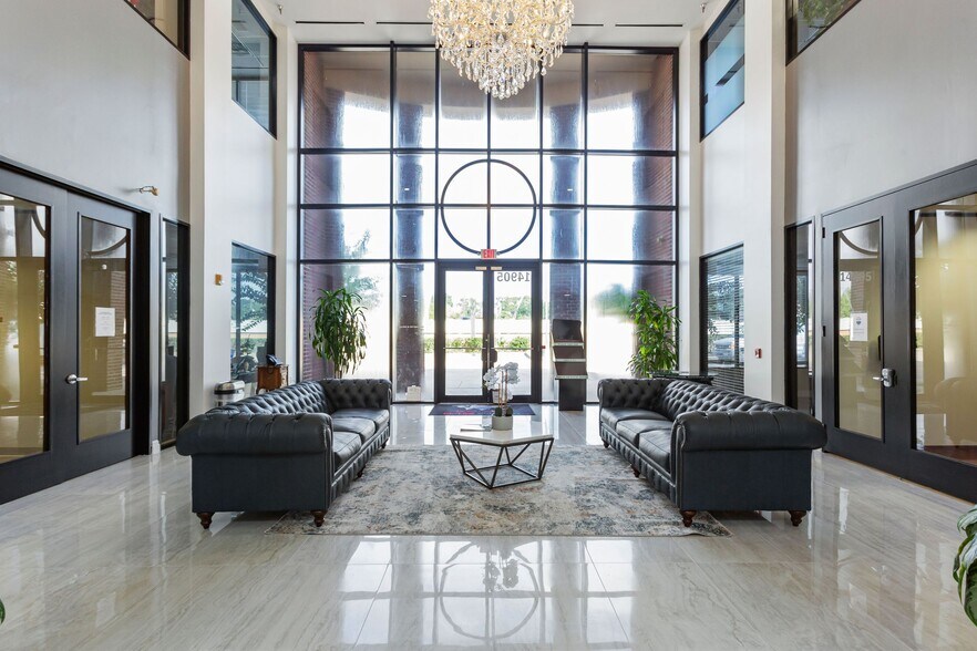 14905 Southwest Fwy, Sugar Land, TX à louer - Photo intérieure - Image 2 de 21
