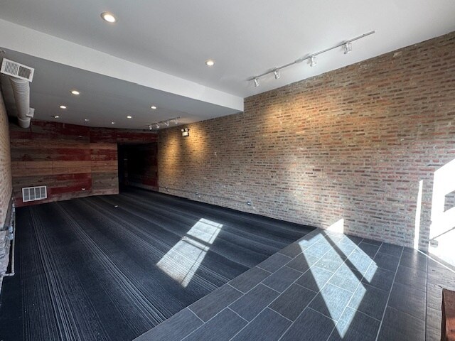 1434 W Montrose Ave, Chicago, IL à vendre - Photo du bâtiment - Image 3 de 46
