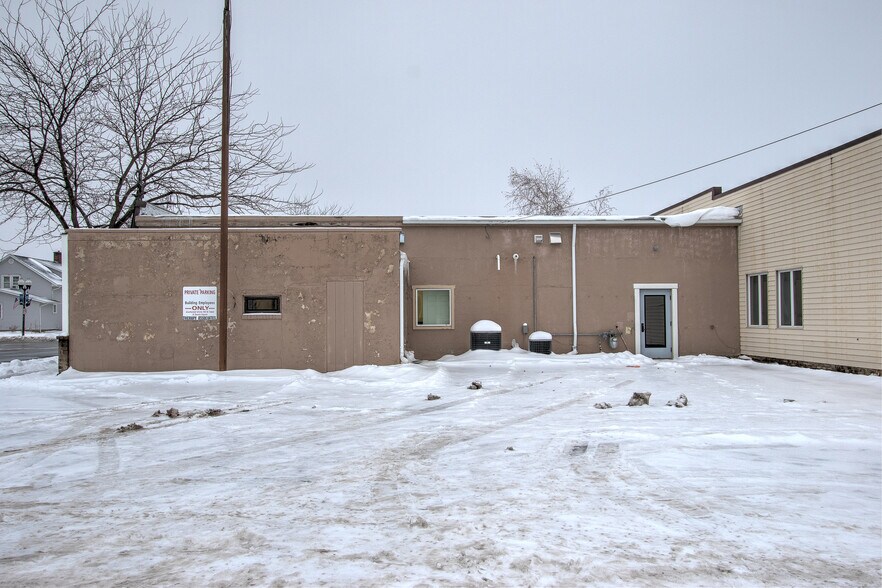 244 Main St S, Cambridge, MN à louer - Photo du bâtiment - Image 3 de 28