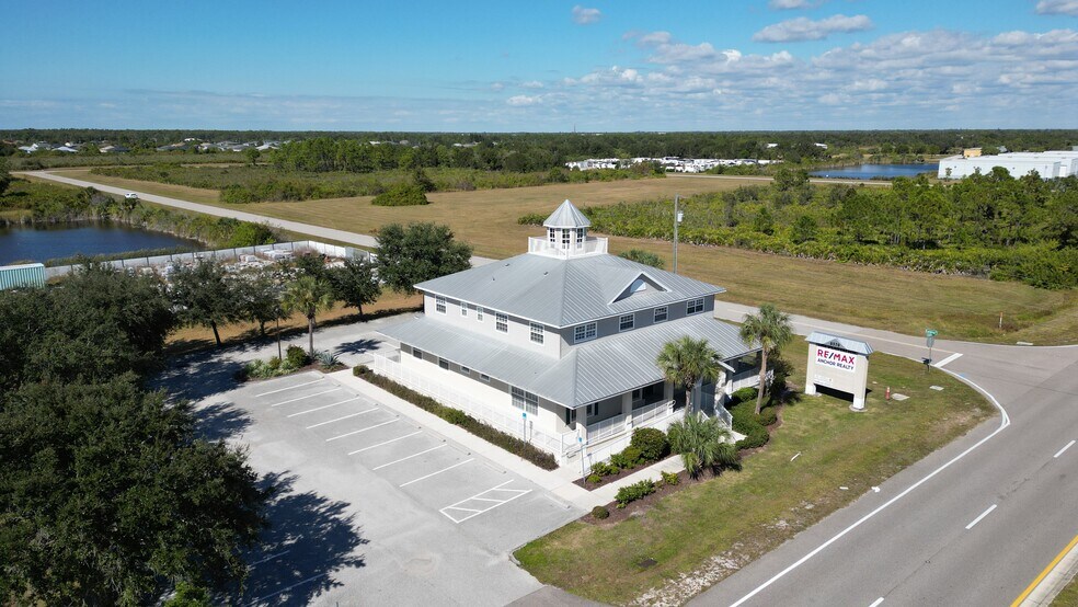 8379 Gasparilla Rd, Port Charlotte, FL à vendre - Photo du bâtiment - Image 2 de 18