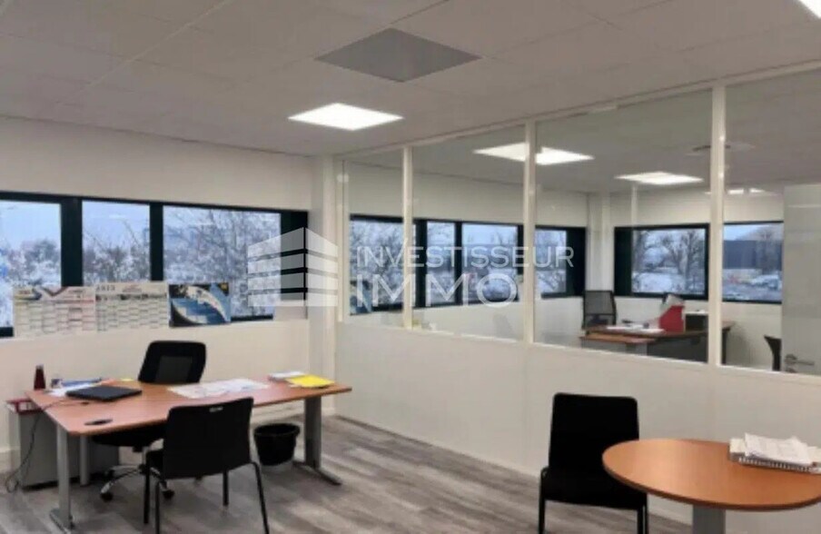 Office in Gennevilliers for lease - Interior Photo - Image 3 of 4