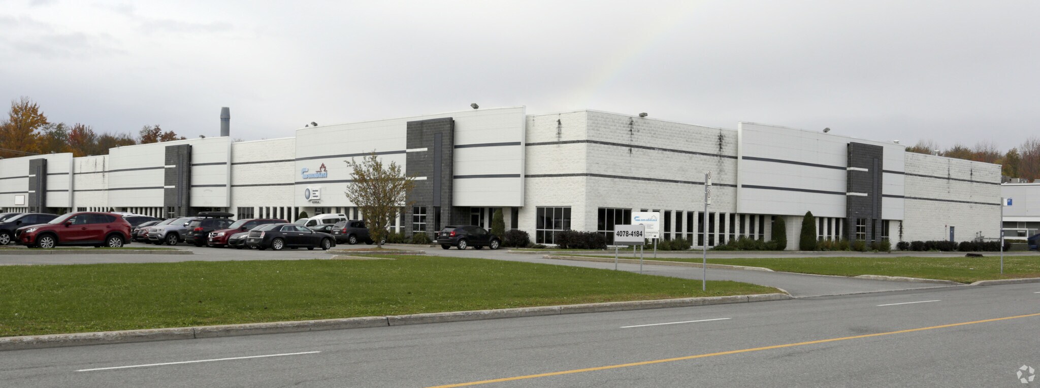 4124-4184 Boul Industriel, Laval, QC à louer Photo principale- Image 1 de 3