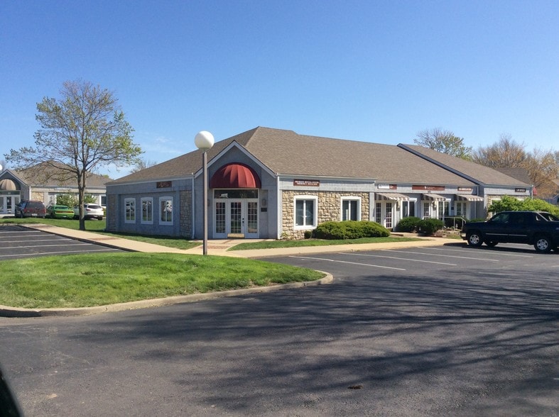 688 SE Bayberry Ln, Lee's Summit, MO for lease - Building Photo - Image 2 of 10