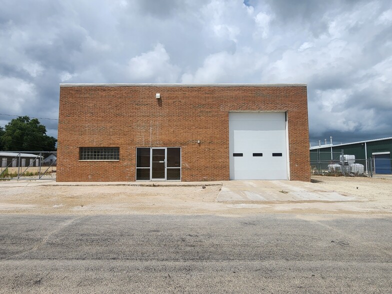 103 Quarry Rd, Rochelle, IL for lease - Building Photo - Image 1 of 24