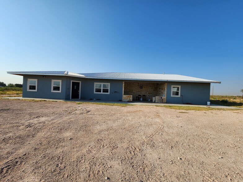 24501 S County Road 1210, Midland, TX à vendre - Photo du bâtiment - Image 1 de 46