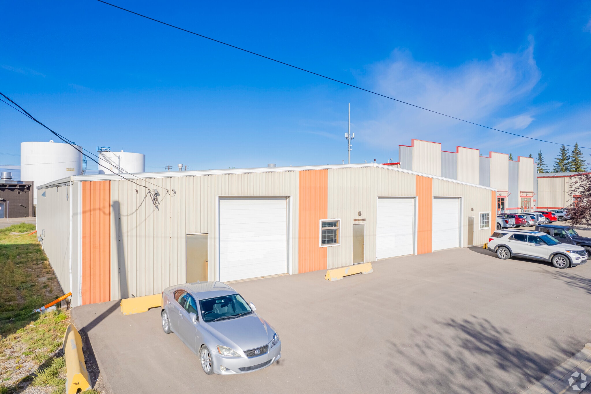 2713 16 St SE, Calgary, AB for lease Primary Photo- Image 1 of 3