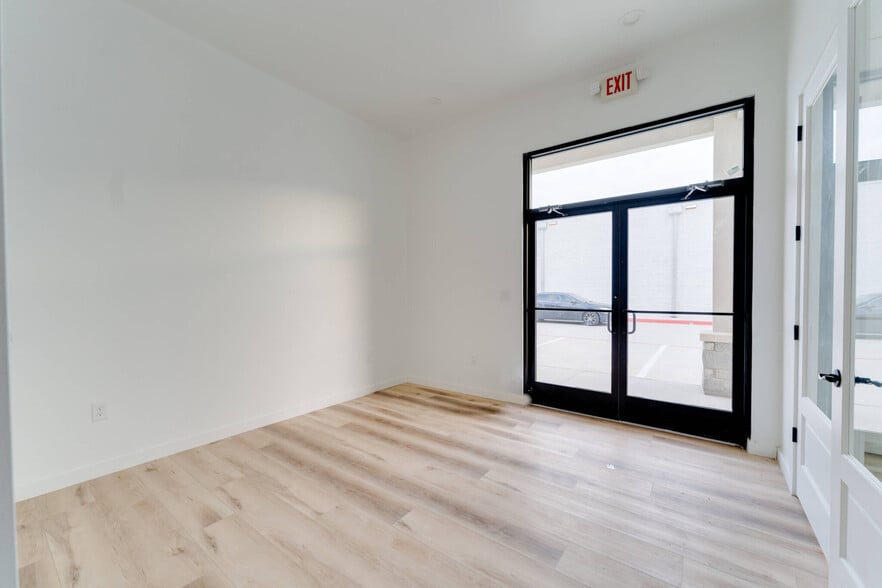 1030 Katy Fort Bend Rd, Katy, TX for sale - Building Photo - Image 2 of 11