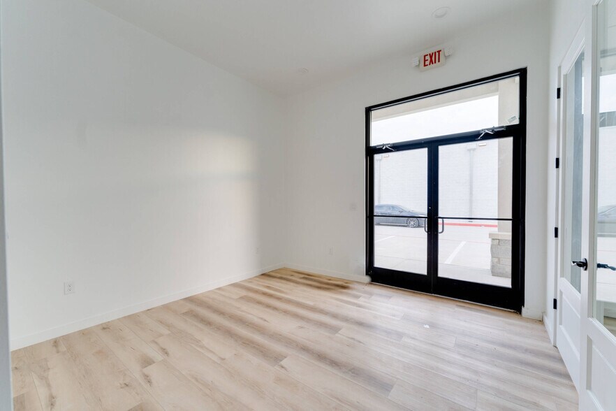 1030 Katy Fort Bend Rd, Katy, TX à vendre - Photo du bâtiment - Image 2 de 11