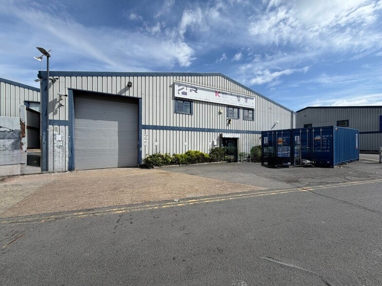2A Neptune Rd, Harrow for lease - Building Photo - Image 3 of 8