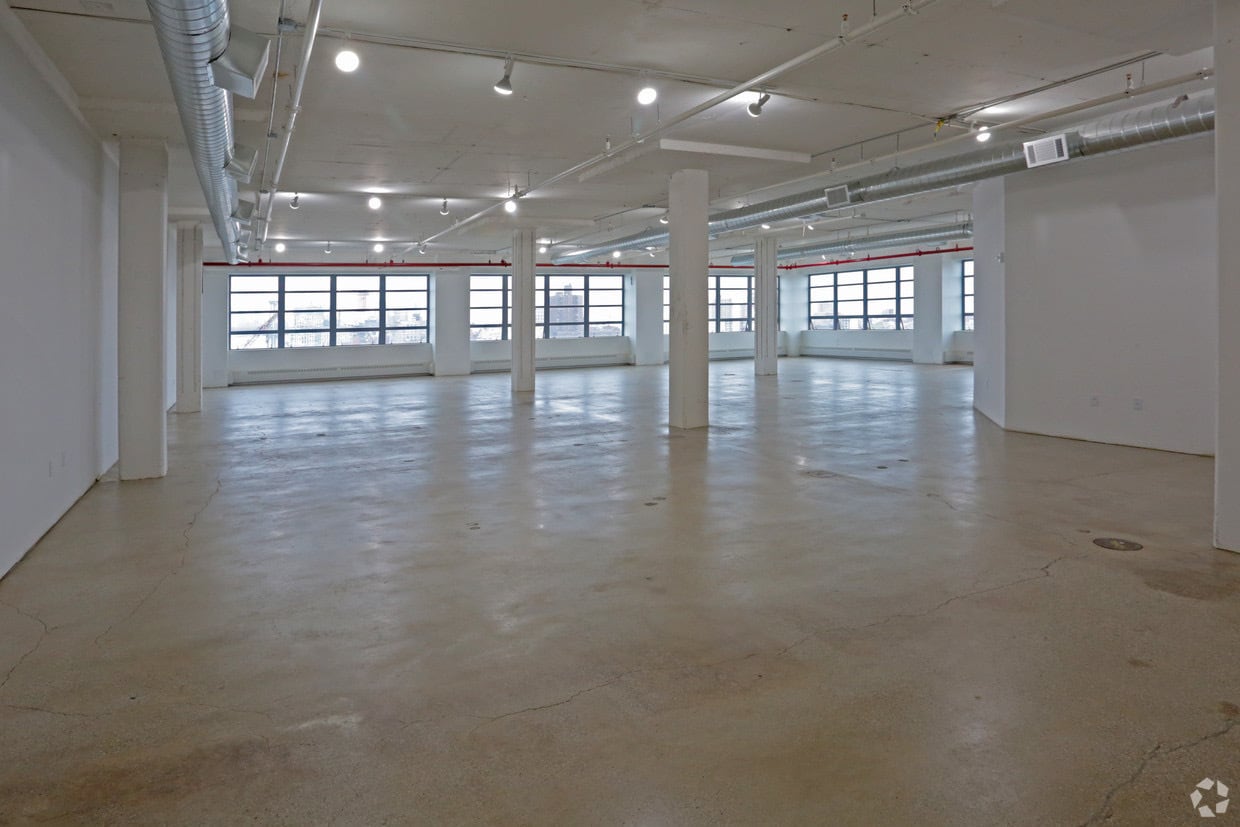 Brooklyn Navy Yard - Building 77, Brooklyn, NY for lease Building Photo- Image 1 of 1