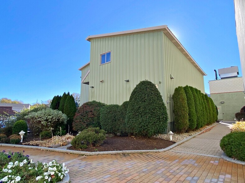 35R Spencer St, Stoneham, MA à louer - Photo du bâtiment - Image 3 de 12