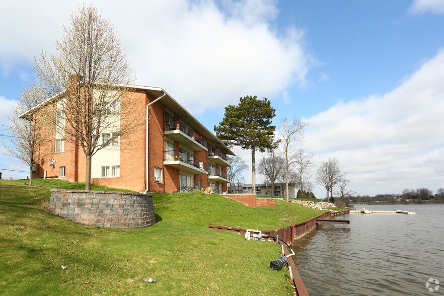 408 N Liberty St, Belleville, MI à vendre - Photo du bâtiment - Image 2 de 31