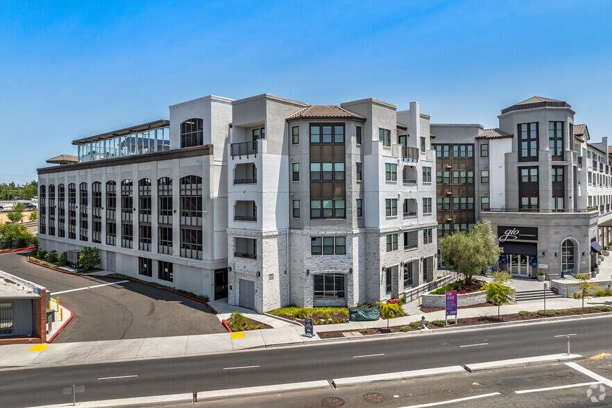 3675 T St, Sacramento, CA à louer - Photo du bâtiment - Image 3 de 48