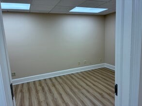 805-845 Franklin Lakes Rd, Franklin Lakes, NJ for lease Interior Photo- Image 2 of 2