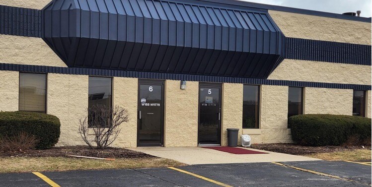 W188N11778-W188N11786 Maple Rd, Germantown, WI for sale Primary Photo- Image 1 of 1