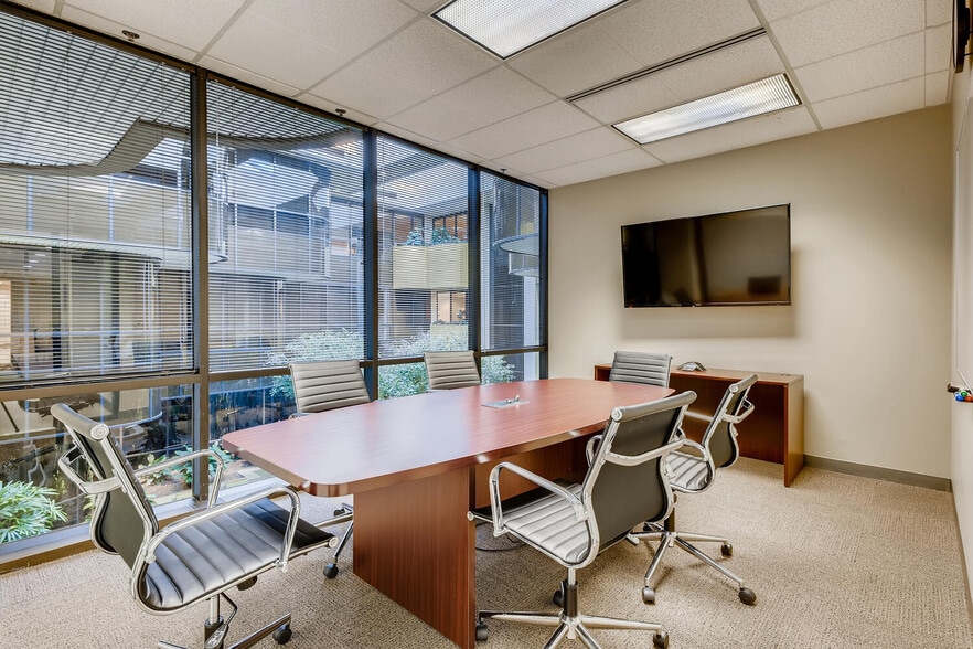 200 E Campus View Blvd, Columbus, OH for lease - Building Photo - Image 2 of 8