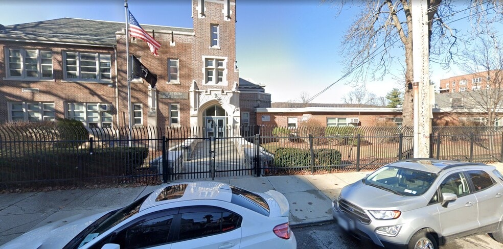 579 Warburton Ave, Yonkers, NY for sale - Primary Photo - Image 2 of 2