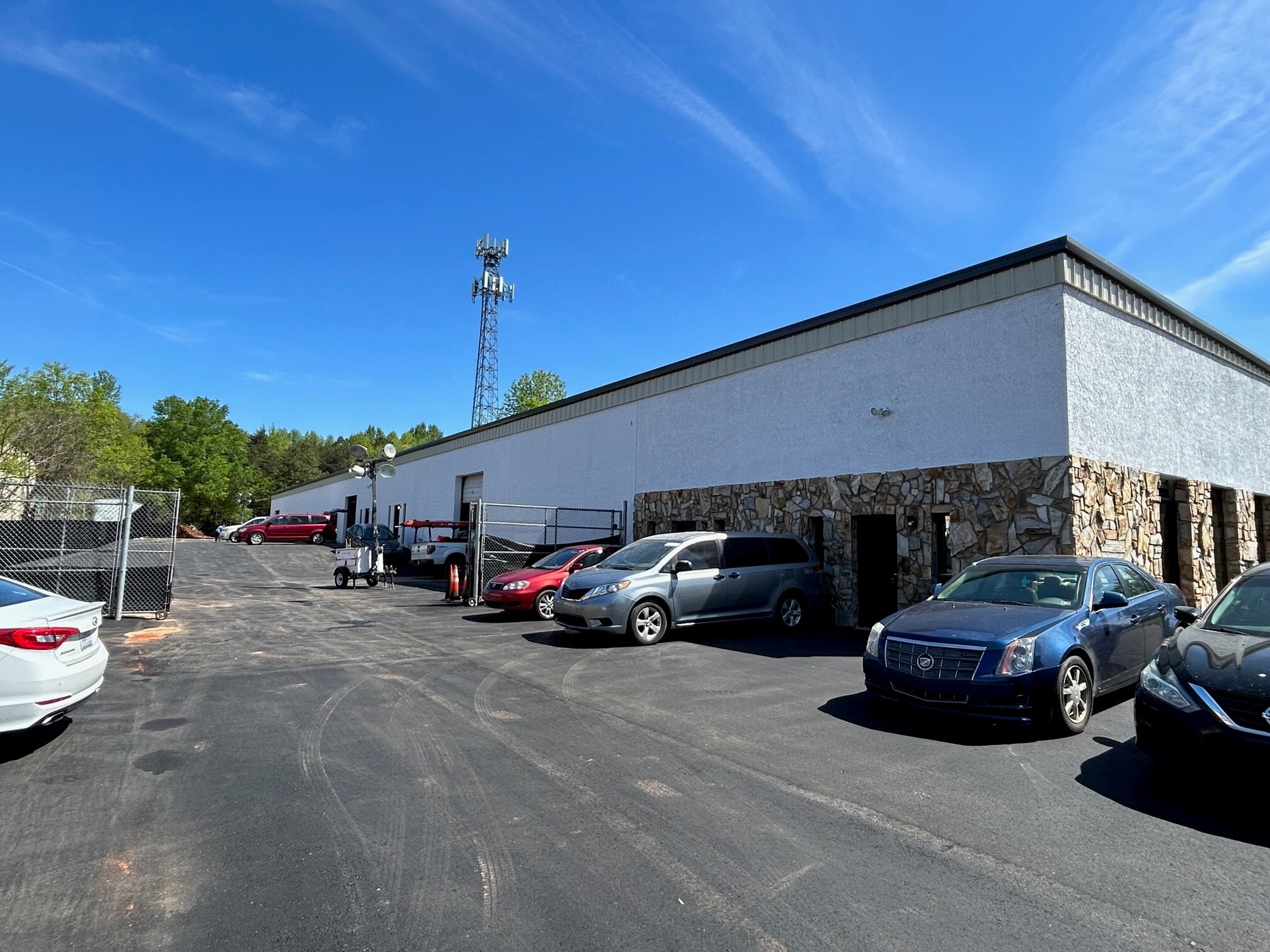 7525 Pence Rd, Charlotte, NC for lease Building Photo- Image 1 of 3