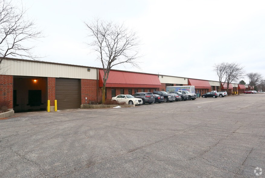 760 Industrial Dr, Cary, IL for lease - Building Photo - Image 1 of 3