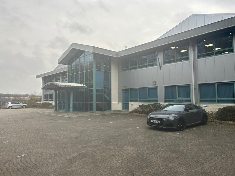 Eagle Close, Eastleigh for lease - Building Photo - Image 2 of 3