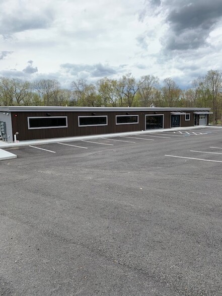 408 Commerce Rd, Vestal, NY for lease - Building Photo - Image 3 of 3