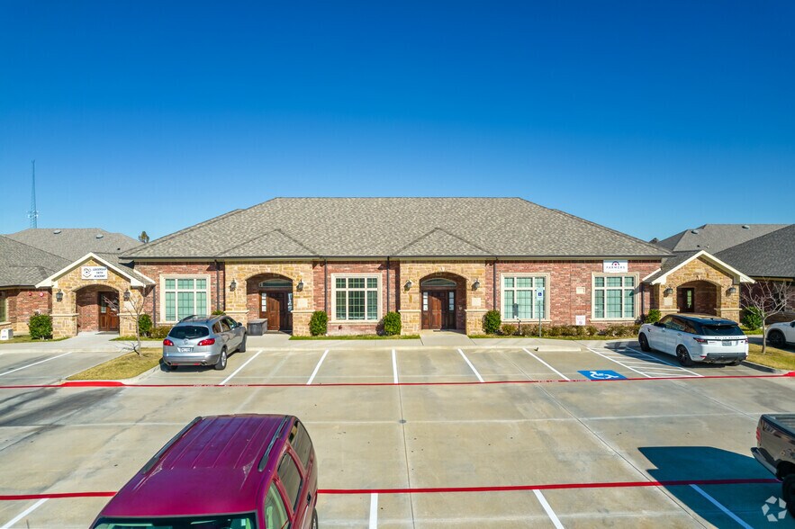 425 Old Newman Rd, Frisco, TX à louer - Photo du bâtiment - Image 2 de 53