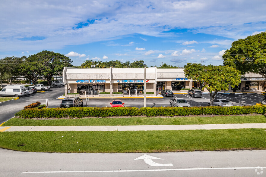 2621 N Federal Hwy, Boca Raton, FL à louer - Photo du bâtiment - Image 2 de 6