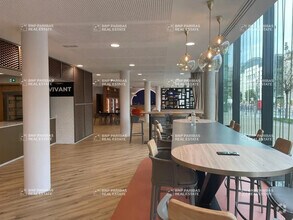 Office in Lyon for lease Interior Photo- Image 2 of 12