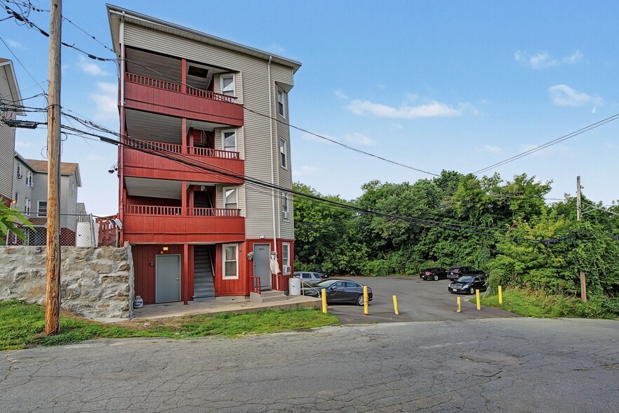 471 Pond St, Woonsocket, RI for sale - Building Photo - Image 3 of 55