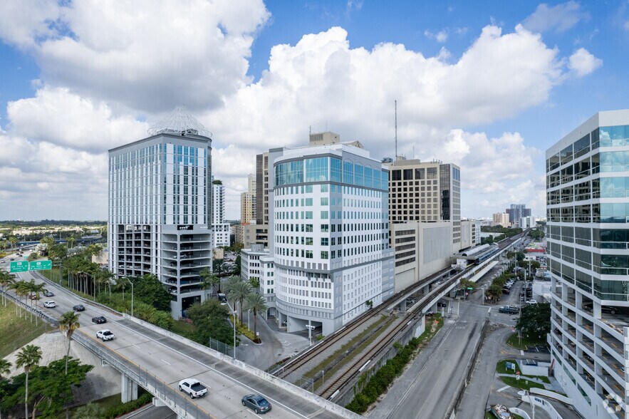 9150 S Dadeland Blvd, Miami, FL à louer - Photo du bâtiment - Image 3 de 8