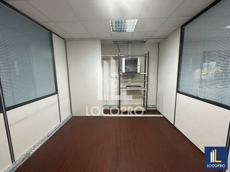 Office in Cagnes-sur-Mer for sale - Interior Photo - Image 3 of 12