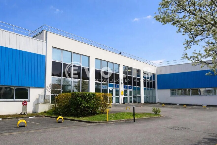 Office in Champs-sur-Marne for lease - Building Photo - Image 1 of 1
