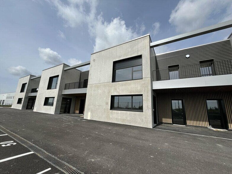 Flex in Reims for lease - Building Photo - Image 3 of 5