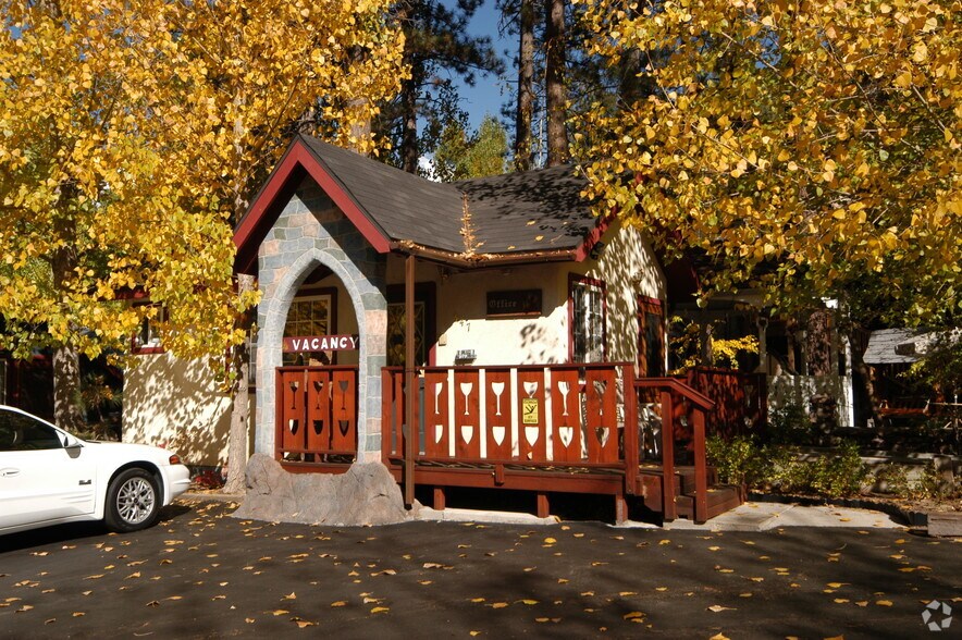 547 Main St, Big Bear Lake, CA à vendre - Photo du bâtiment - Image 2 de 6