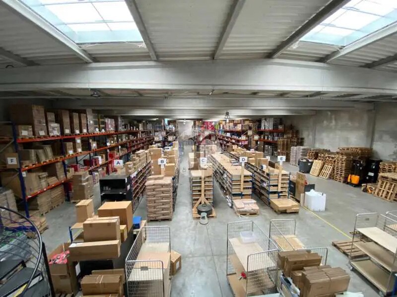 Office in Saint-André-lez-Lille for lease Interior Photo- Image 1 of 7