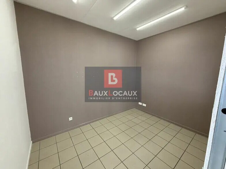 Retail in Avignon for lease - Interior Photo - Image 3 of 10