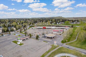 5505 Shaganappi Trl NW, Calgary, AB - aerial  map view - Image1