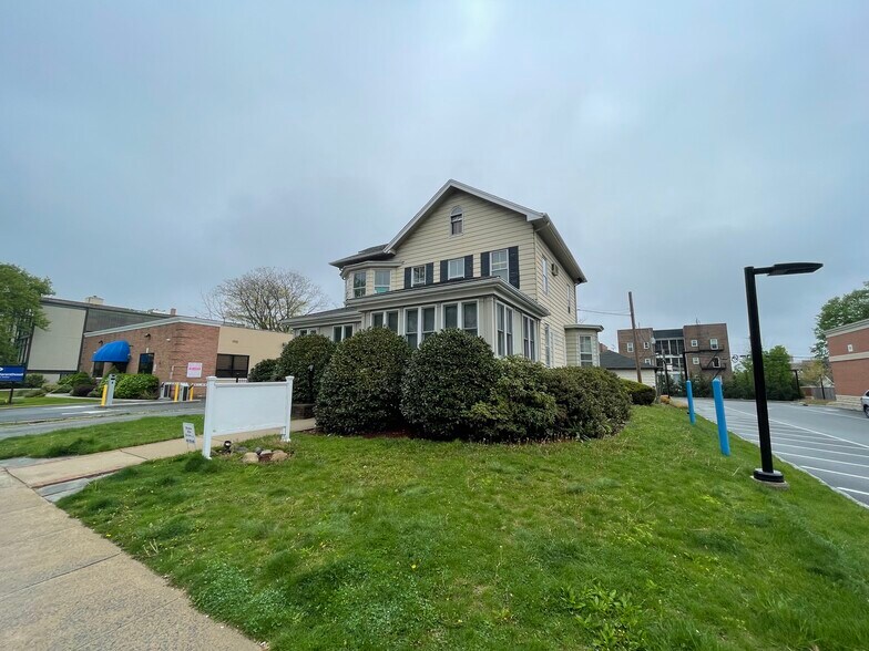 25 N Fullerton Ave, Montclair, NJ à louer - Photo du bâtiment - Image 2 de 6